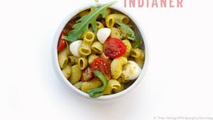 Mit nur fünf Zutaten ist dieser Pesto-Nudel-Salat schon perfekt