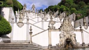 Hinauf zur Wallfahrtskirche führt eine prächtige Monumentaltreppe