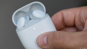 Licht an, also ist noch Saft in der Batterie des Ladekästchens