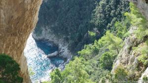 Natürliches Tor im Fels: Am Arco Naturale lohnt sich eine längere Rast