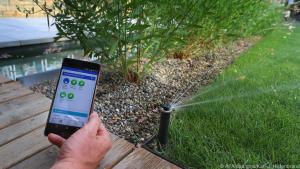 Zum Teil kann man die Gartenbewässerung auch per App über das Handy steuern