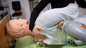 Roboterarme können dabei helfen, Pflegebedürftige zu bewegen