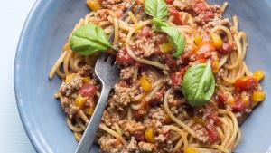 Hans Sarpei empfiehlt kurz vor dem Fußballtraining One-Pot-Spaghetti-Bolognese