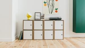 Dieses Regalmodul lässt sich schnell und ohne Werkzeug aufbauen und verändern
