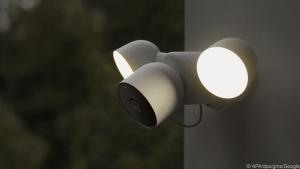 Von Google Nest gibt es künftig auch eine Smarthome-Außenkamera mit Flutlicht