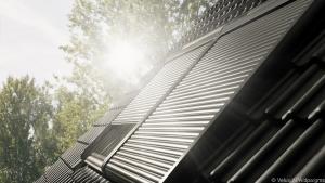 Am besten ist außenliegender Sonnenschutz für ein Dachfenster