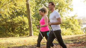 Nordic Walking ist eine rückenschonende Alternative zum Joggen