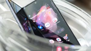 Kleines Bad gefällig? Das Galaxy Z Fold 3 kommt jetzt auch mit Wasser klar