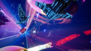 Im Spiel saust man an fremden Planeten vorbei und durchstreift verrückte Landschaften