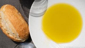 Olivenöl passt zum Brot und eigentlich auch zu fast allen anderen Speisen