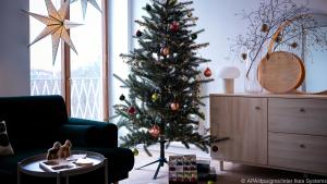 Viele Menschen brauchen klassische Weihnachten mit traditionellen Dekorationen