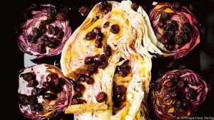 Zweierlei Kohlsorten mit Speck und Cranberrys