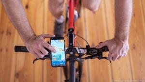 Via App lassen sich Sportprogramme für smarte Rollentrainer abrufen