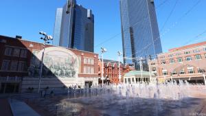 Fort Worths Sundance Plaza lockt mit Wasserspielen