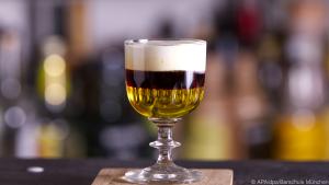 "Galiano Hot Shot" wird aus Espresso, Galiano und Obers gebaut