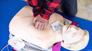 Die Herzdruckmassage ist bei der Wiederbelebung zentral