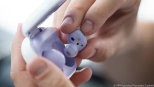 Die Einrichtung der Galaxy Buds 2 ist denkbar einfach