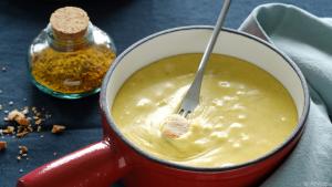 Das Käsefondue lässt sich mit Curry verfeinern