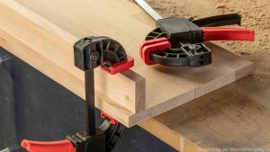 Mit Schonbacken werden Druckstellen im Holz vermieden