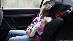 Auch größere Kinder gehören in einen Kindersitz, um ausreichend geschützt zu sein