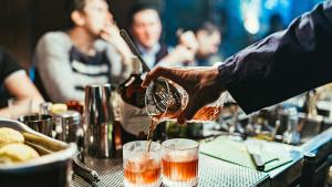 Eine neue Studie hat herausgefunden, dass die Klimakrise und steigender Alkohol- und Drogenkonsum zusammenhängen.