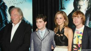Gambon (li.) mit Radcliffe, Watson und Grint