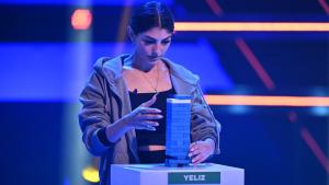 Yeliz Koc bei einem Spiel im Finale von Promi Big Brother