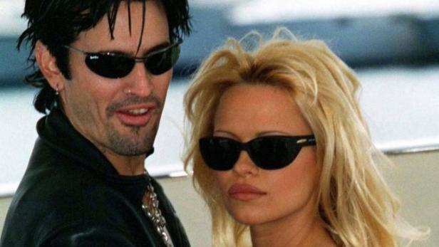 Pamela Anderson Das bekannteste aller Promi-Sex-Tapes ist jenes von Pamela Anderson und Tommy Lee Jones: 1995 haben sie ihr Flitterwochen-Gestöhne auf Video gebannt.