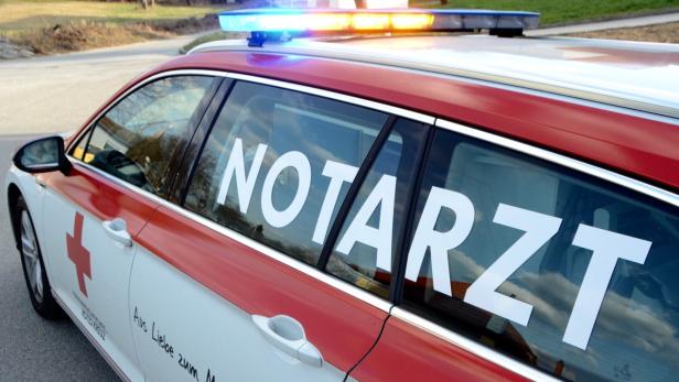 Notarzt-Schriftzug auf Auto