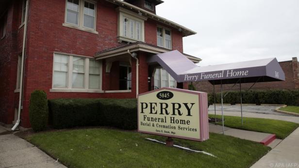 Polizei durchsuchte das Perry Funeral Home