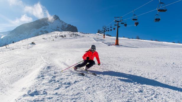 Kurze Ski drehen leichter, kosten aber insgesamt mehr Kraft