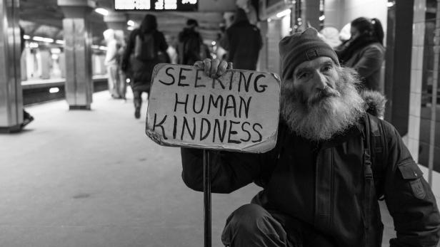 So könnt ihr obdachlosen Menschen im Winter helfen