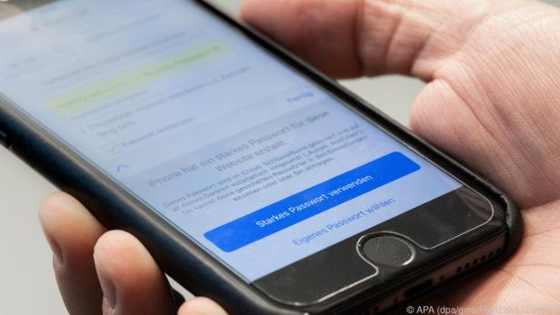 Ist der iCloud-Schlüsselbund aktiviert, helfen iOS Geräte bei Passwörtern