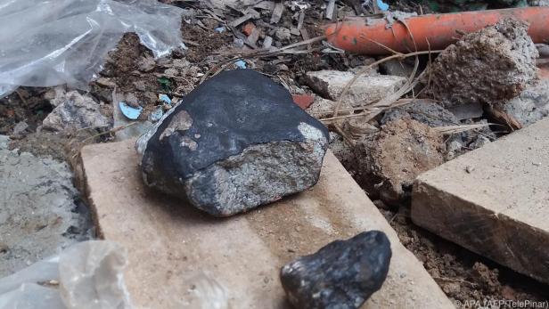 Der Meteorit zerbrach beim Eintritt in die Erdatmosphäre