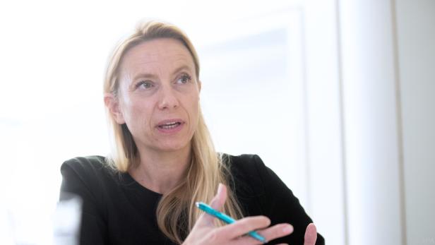 Bogner-Strauß will "gender pay gap" schließen