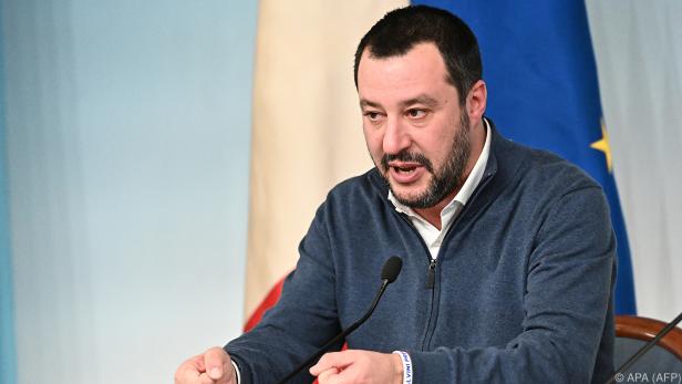 "Die Häfen bleiben geschlossen", sagte Salvini