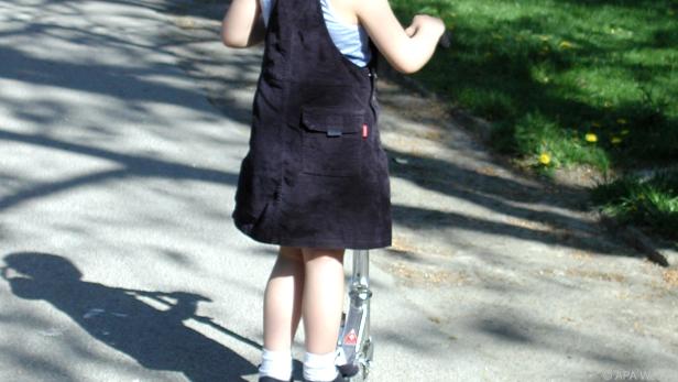 Ab 1. April dürfen Kinder ab acht Jahren alleine mit dem Roller unterwegs sein