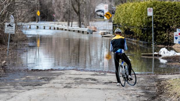 Überflutete Straße in Laval