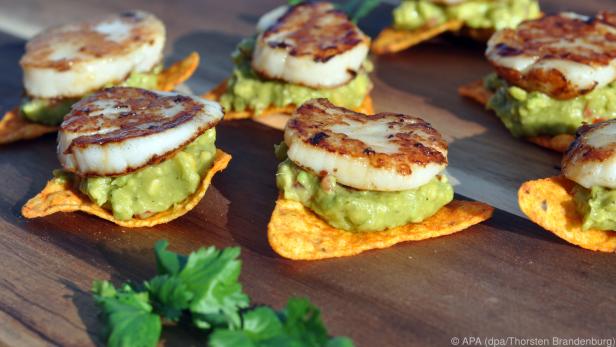 Der besondere Appetizer: Gegrillte Jakobsmuscheln mit Avocadocreme