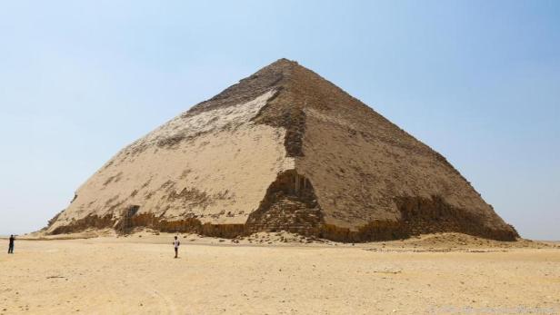 Die Knickpyramide kam aufgrund von Bauproblemen zu ihrer eigenartigen Form