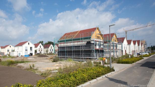 Beim Hausbau können Laien leicht den Überblick verlieren