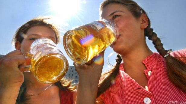 Immer mehr Frauen greifen gerne zu Bier