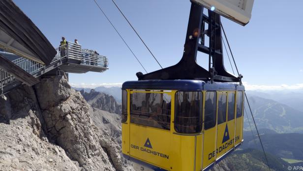 Die Dachstein-Gletscherbahn mit dem beliebten "Skywalk" im Hintergrund