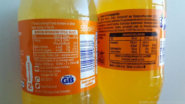 Limonade in Großbritannien (l.) enthält weniger Zucker als in Österreich (r.)