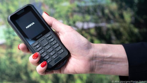 Stürze, Wasser und Staub sollen dem Nokia 800 Tough nichts ausmachen