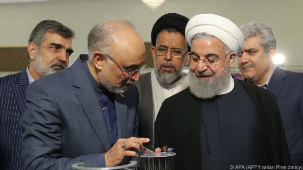 Irans Präsident Rouhani (2.v.r.) teilt gegen die USA und Israel aus