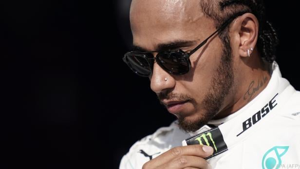 Formel-1-Pilot Lewis Hamilton zeigt seine Kooperation mit Tommy Hilfiger