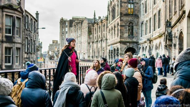 Stadtführungen wie der "Potter Trail" führen auch durch die Victoria Street