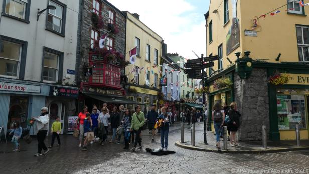 Musik ist in Galway überall zu hören - an fast jeder Ecke stehen Straßenmusiker