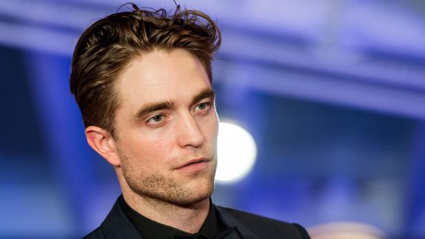 Robert Pattinson zeigt erstmals seine Freundin Suki Waterhouse.